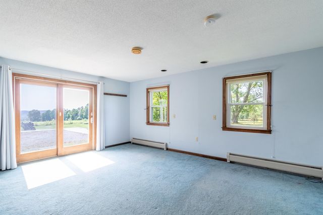 586 Old Coach Road, Lyndon, VT 05851