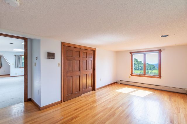 586 Old Coach Road, Lyndon, VT 05851