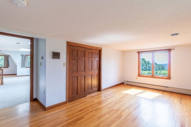 586 Old Coach Road, Lyndon, VT 05851