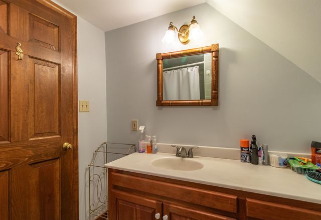 586 Old Coach Road, Lyndon, VT 05851