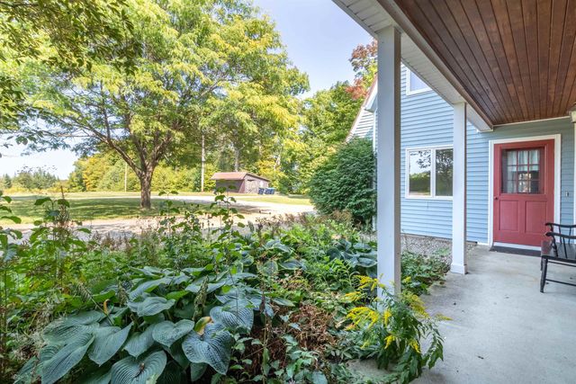 586 Old Coach Road, Lyndon, VT 05851