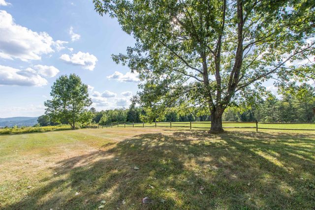 586 Old Coach Road, Lyndon, VT 05851