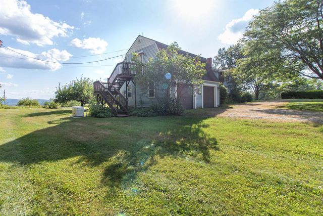 586 Old Coach Road, Lyndon, VT 05851