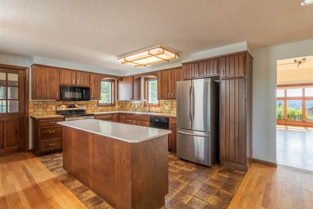 586 Old Coach Road, Lyndon, VT 05851