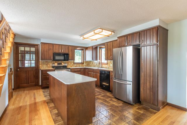 586 Old Coach Road, Lyndon, VT 05851