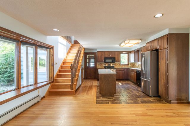 586 Old Coach Road, Lyndon, VT 05851