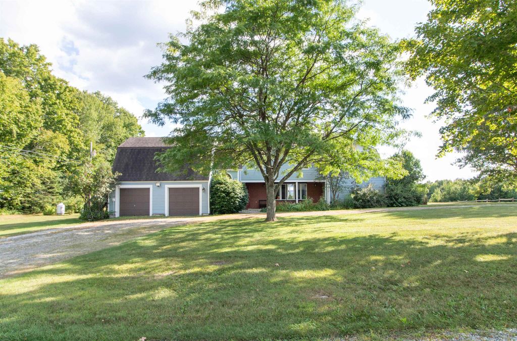 586 Old Coach Road, Lyndon, VT 05851