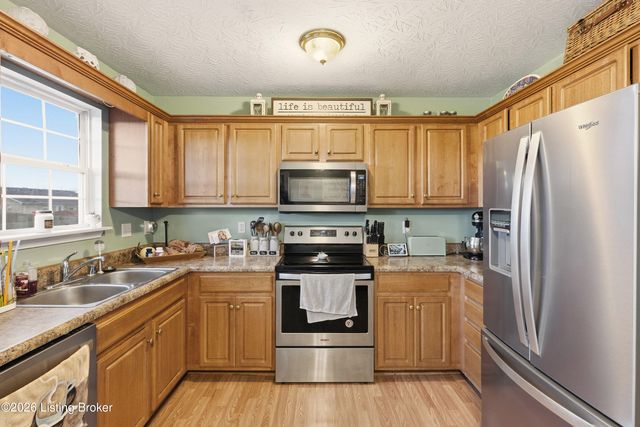 291 Lakes Of Dogwood Blvd, Shepherdsville, KY 40165