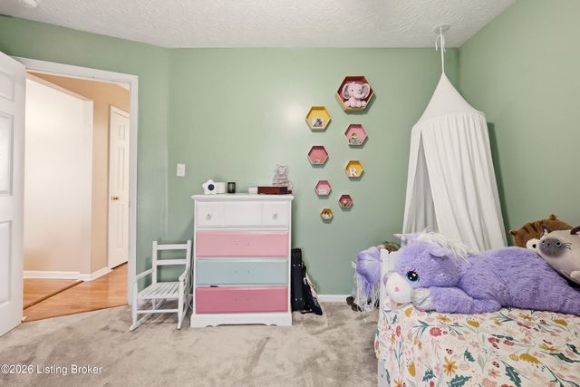 291 Lakes Of Dogwood Blvd, Shepherdsville, KY 40165