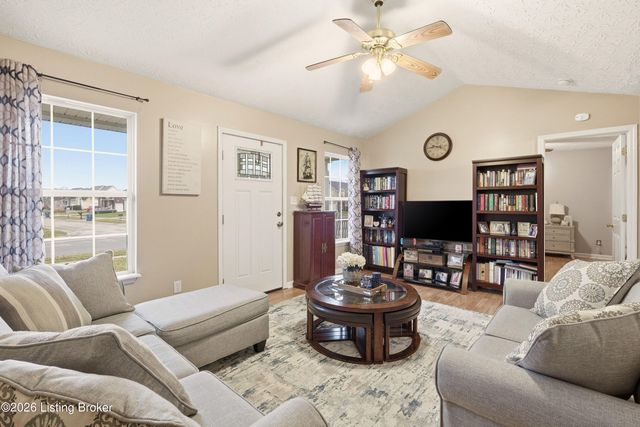 291 Lakes Of Dogwood Blvd, Shepherdsville, KY 40165