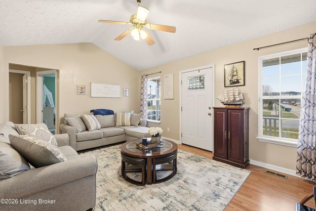 291 Lakes Of Dogwood Blvd, Shepherdsville, KY 40165