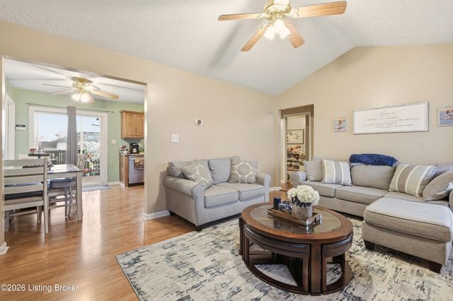 291 Lakes Of Dogwood Blvd, Shepherdsville, KY 40165