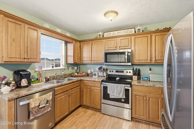 291 Lakes Of Dogwood Blvd, Shepherdsville, KY 40165