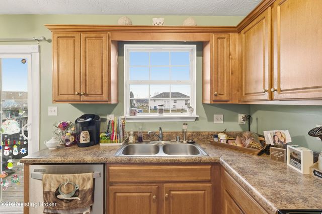 291 Lakes Of Dogwood Blvd, Shepherdsville, KY 40165