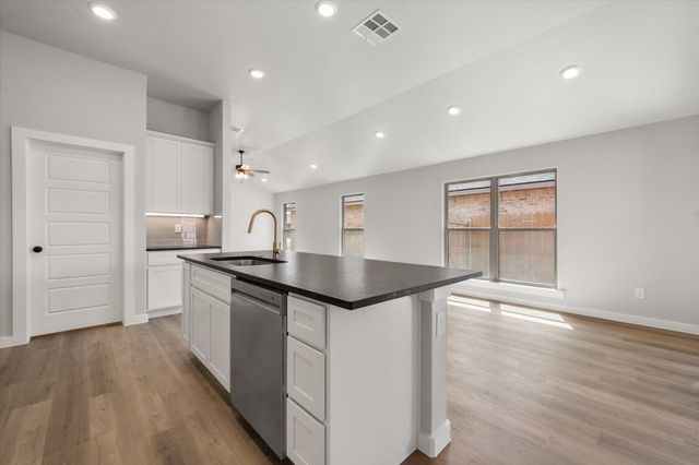 7004 14th Street, Lubbock, TX 79416