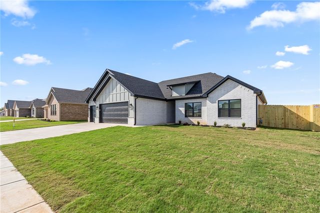 165 N Box Turtle Avenue, Farmington, AR 72730