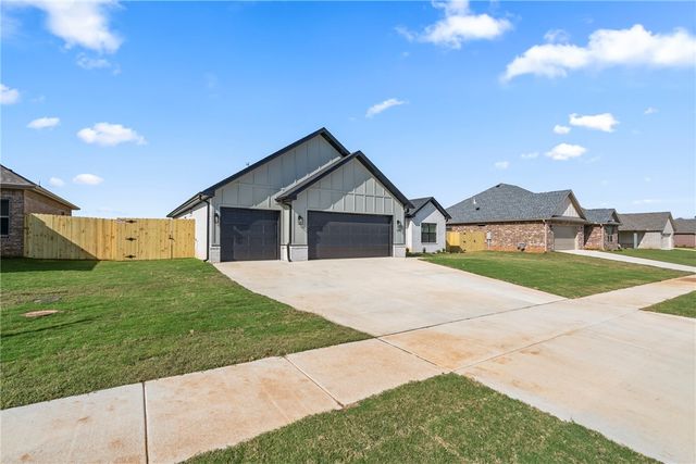 165 N Box Turtle Avenue, Farmington, AR 72730