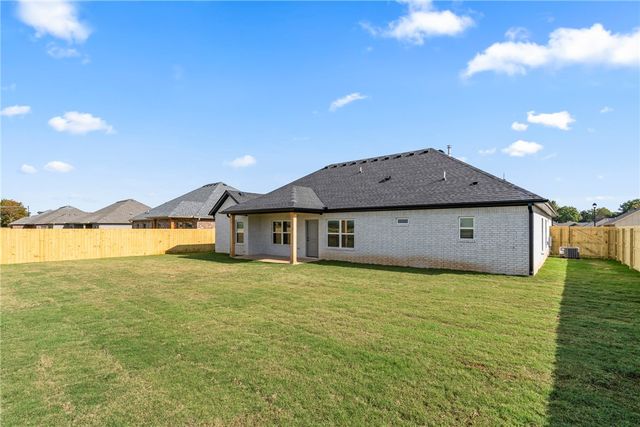 165 N Box Turtle Avenue, Farmington, AR 72730
