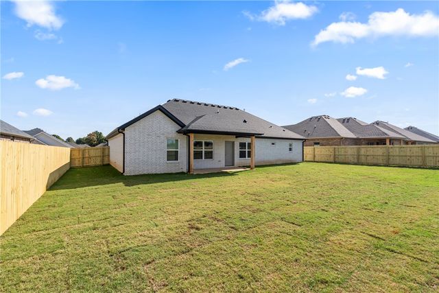 165 N Box Turtle Avenue, Farmington, AR 72730