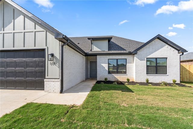 165 N Box Turtle Avenue, Farmington, AR 72730