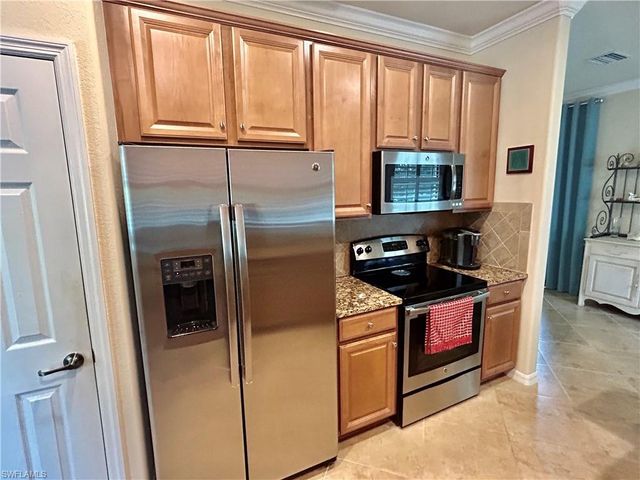 9511 Napoli LN # 202, Naples, FL 34113