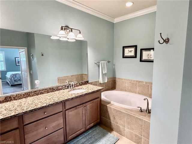 9511 Napoli LN # 202, Naples, FL 34113