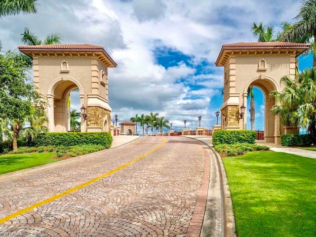 9511 Napoli LN # 202, Naples, FL 34113