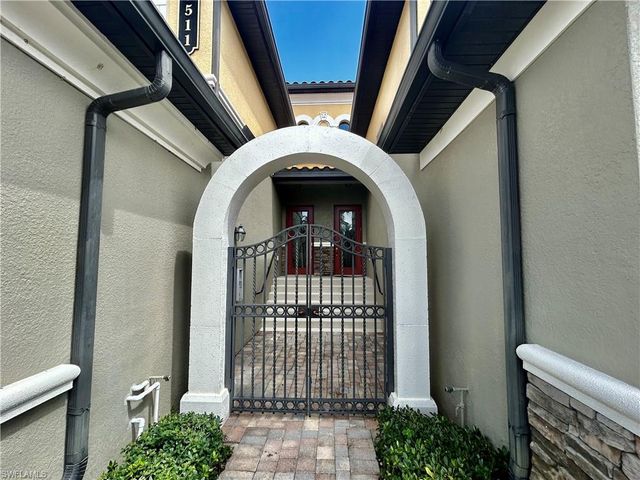 9511 Napoli LN # 202, Naples, FL 34113