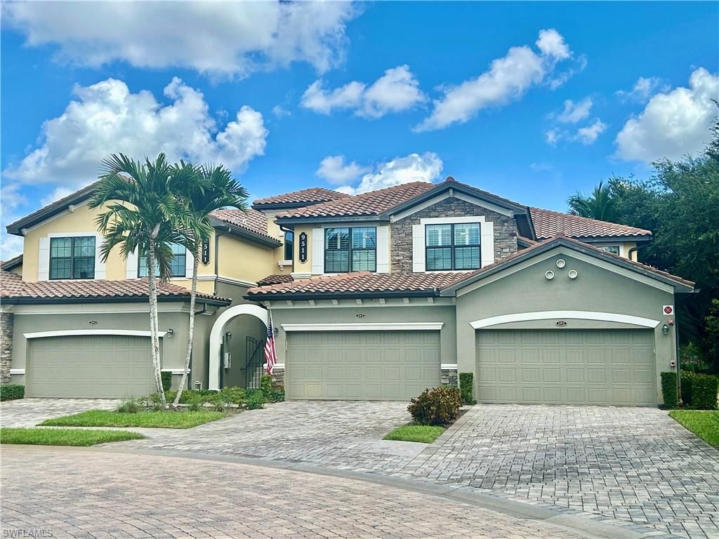 9511 Napoli LN # 202, Naples, FL 34113