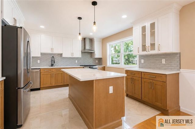 31 Shearn Drive, Middlesex, NJ 08846