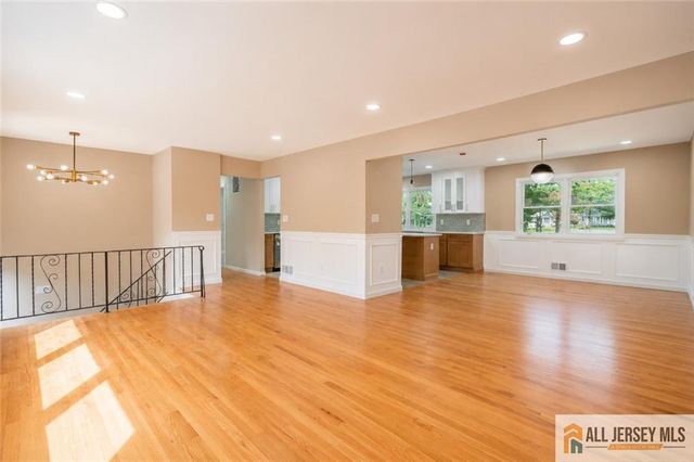 31 Shearn Drive, Middlesex, NJ 08846