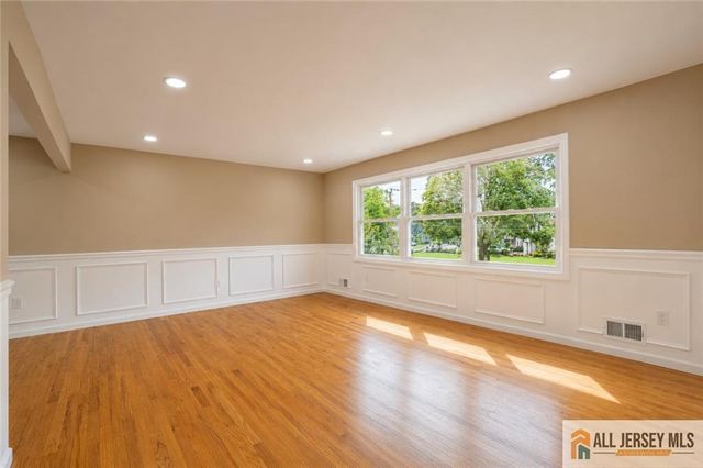 31 Shearn Drive, Middlesex, NJ 08846