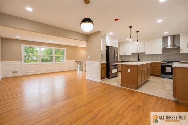 31 Shearn Drive, Middlesex, NJ 08846