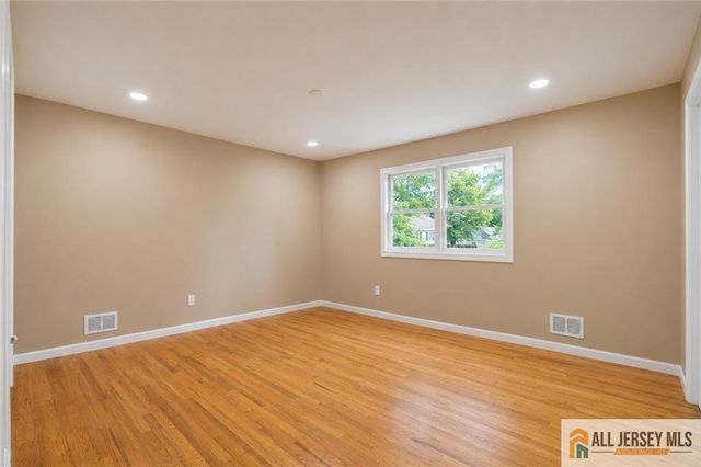 31 Shearn Drive, Middlesex, NJ 08846