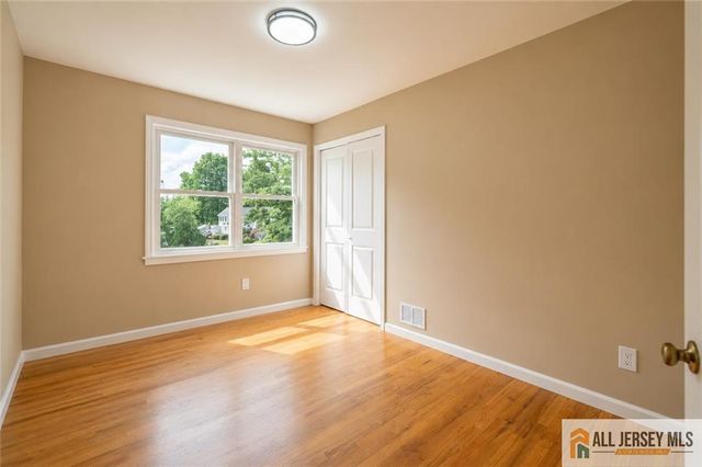 31 Shearn Drive, Middlesex, NJ 08846