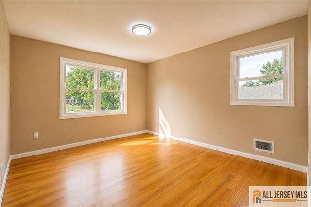 31 Shearn Drive, Middlesex, NJ 08846
