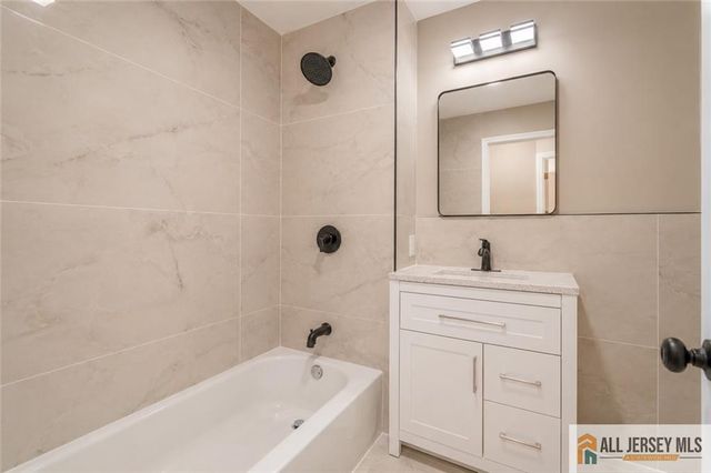 31 Shearn Drive, Middlesex, NJ 08846