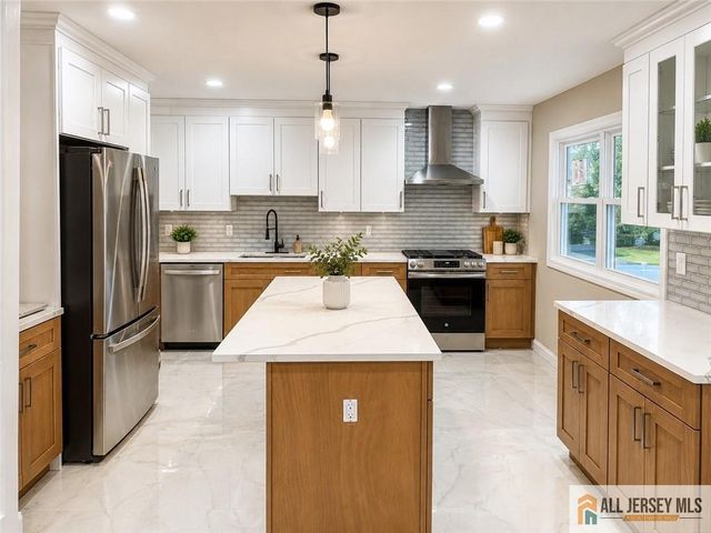 31 Shearn Drive, Middlesex, NJ 08846