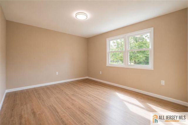 31 Shearn Drive, Middlesex, NJ 08846