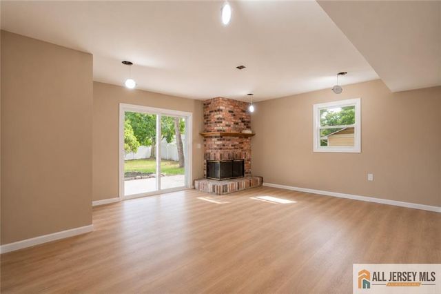 31 Shearn Drive, Middlesex, NJ 08846