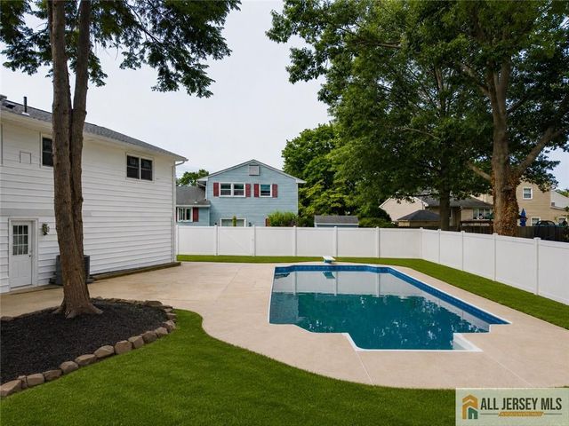 31 Shearn Drive, Middlesex, NJ 08846
