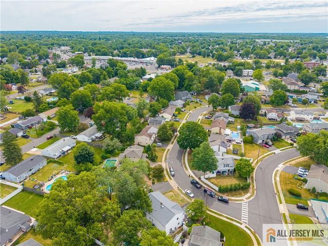 31 Shearn Drive, Middlesex, NJ 08846