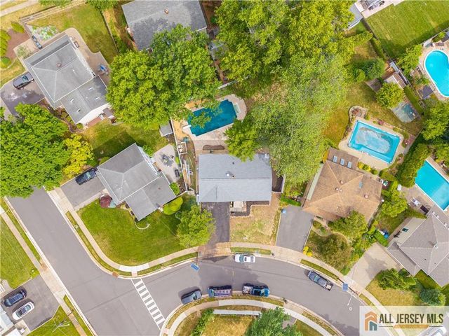 31 Shearn Drive, Middlesex, NJ 08846
