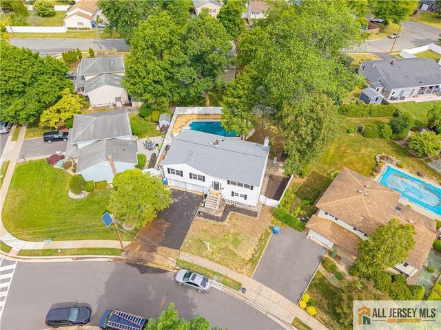 31 Shearn Drive, Middlesex, NJ 08846