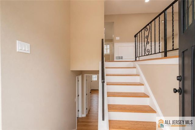 31 Shearn Drive, Middlesex, NJ 08846