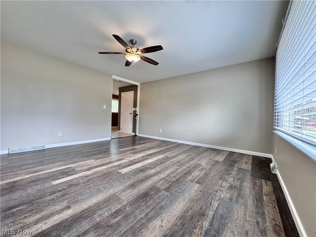 4230 Selkirk Avenue, Austintown, OH 44511