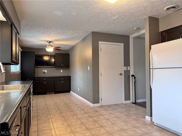 4230 Selkirk Avenue, Austintown, OH 44511