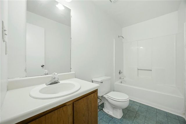 864 Whitehall Drive, Lawrenceville, GA 30043