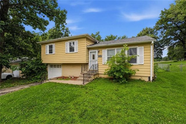 4400 NE Sunnybrook Lane, Kansas City, MO 64117