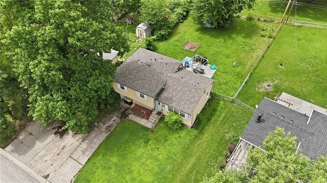 4400 NE Sunnybrook Lane, Kansas City, MO 64117
